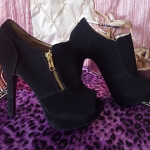 4.5 inch black heels gold zipper